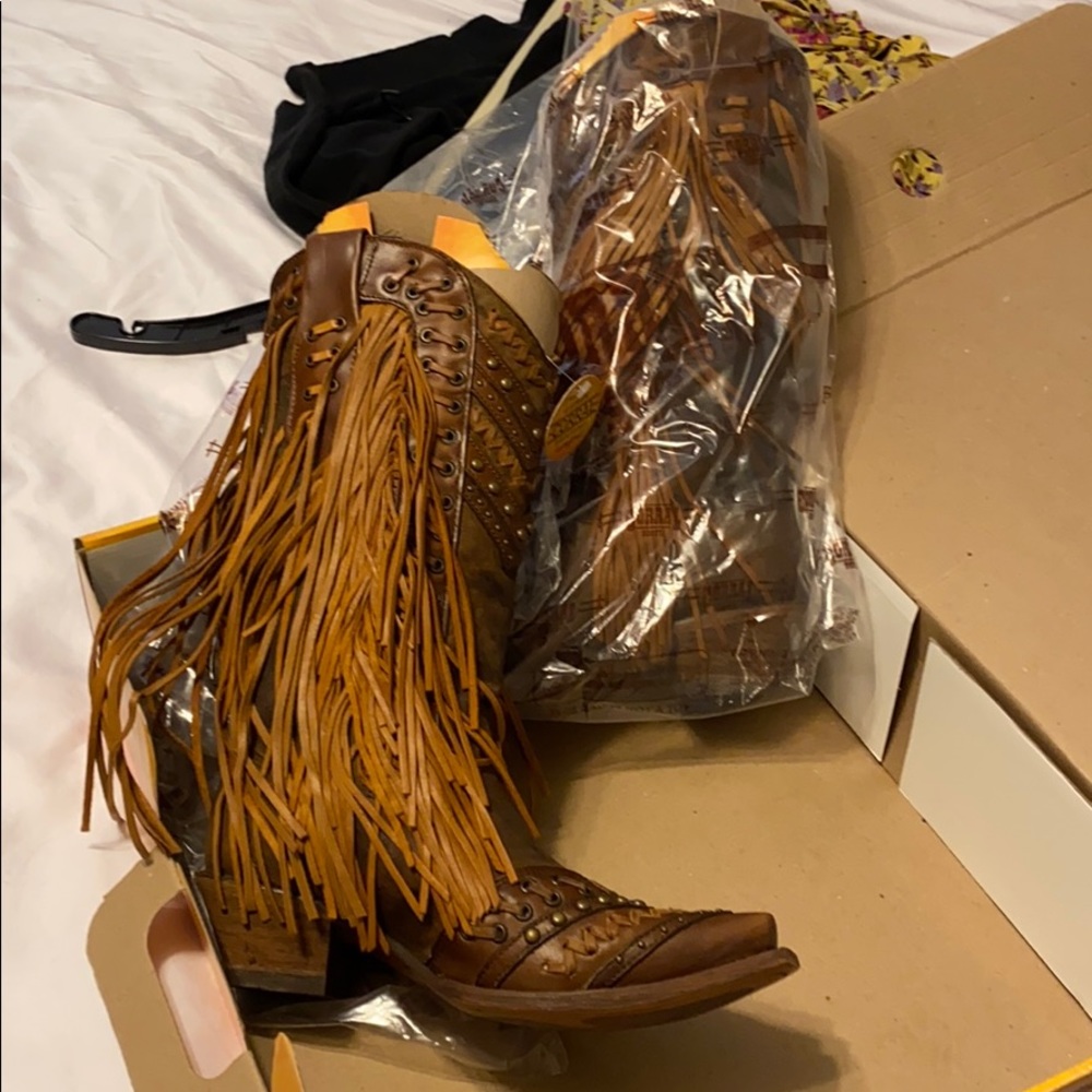 NWT corral fringe boots. Size 6